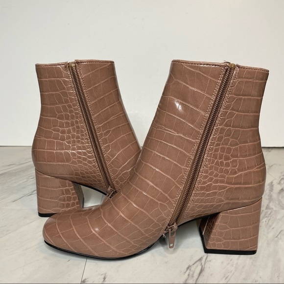 New! Steve Madden Darma Pink Crocodile Bootie 6M - Picture 9 of 14